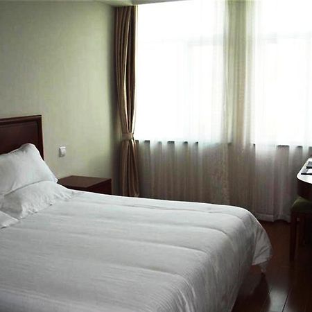 Greentree Inn Shanghai Jiading The South Of F1 Circuit Fangtai Hardware Market Express Hotel Bagian luar foto